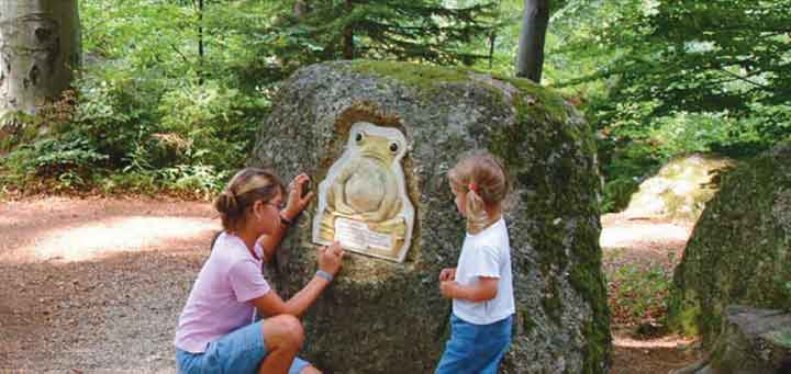 Im Jagdmärchenpark Hirschalm in Unterweissenbach